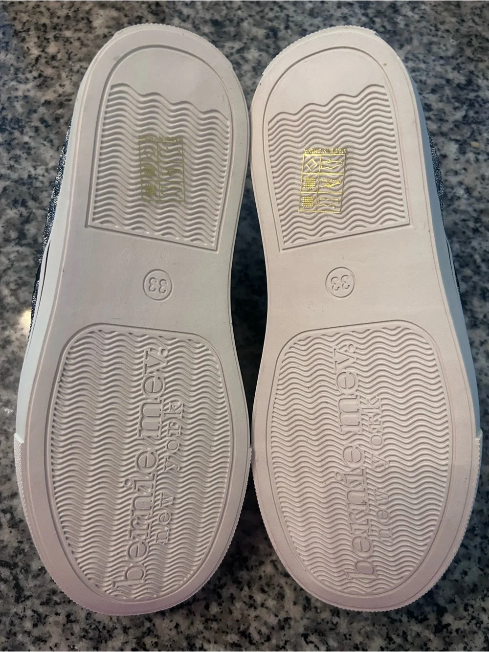 bernie mev. Kids Slip-On Sneakers in Gray and Black Trim